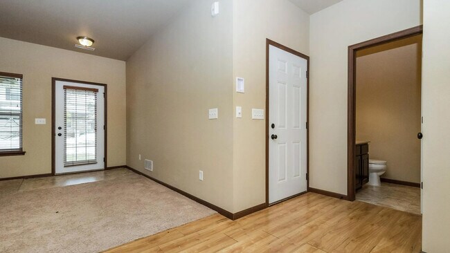 Building Photo - 470 Cambria Dr