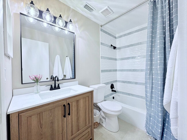 Foto del edificio - 2050 Oleander Blvd