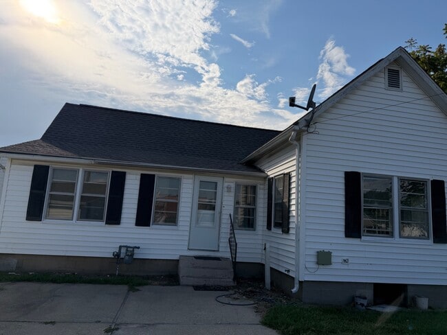 Building Photo - 1711 W Main St
