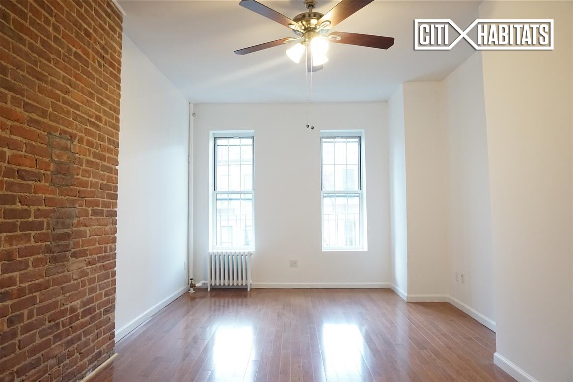 Primary Photo - 326 E 93rd St
