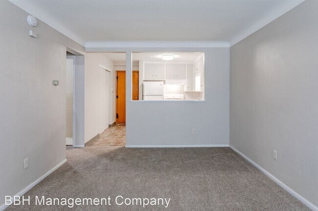 Building Photo - 1 br, 1 bath Apartment - 1 & Bedrooms Walk...