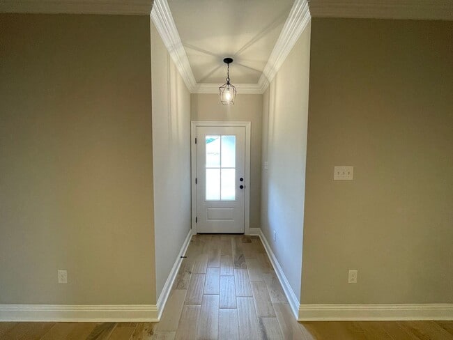 Building Photo - Newer Home is Legacy Pointe Subdivision in...