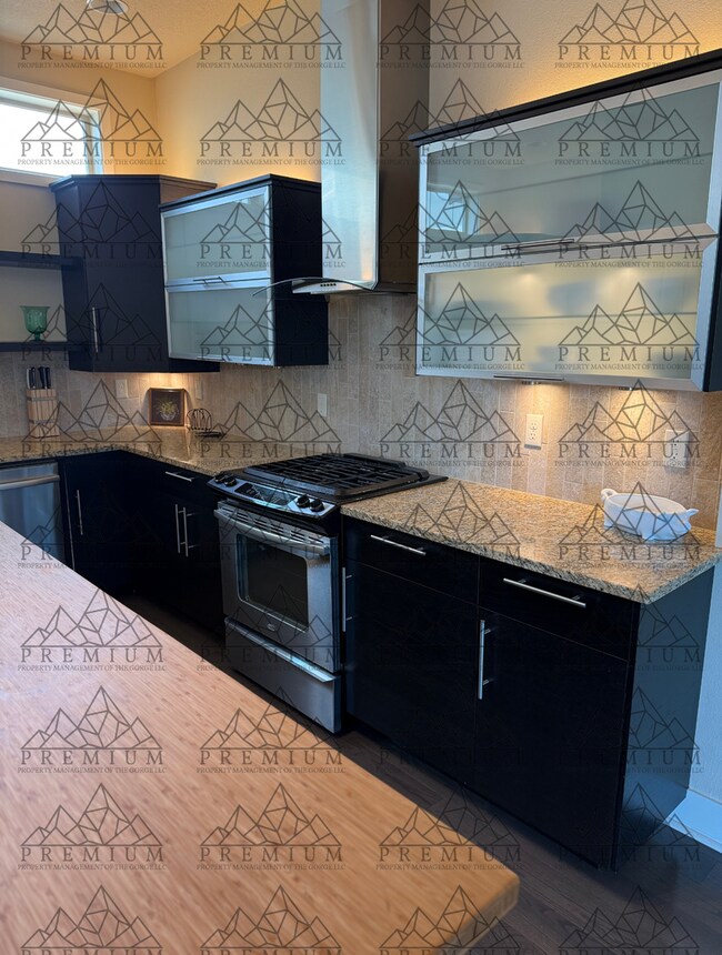 Foto del edificio - 2 BED 2 BATH FULLY FURNISHED HOME!!!