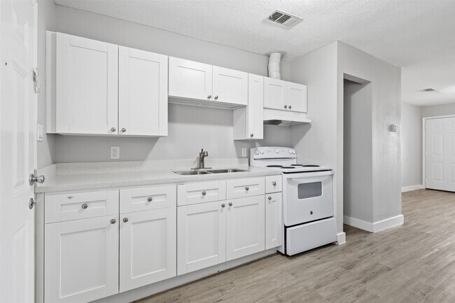 Foto del edificio - 7823 Glass St