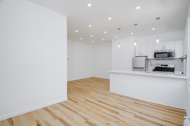 Building Photo - 251 Halladay St