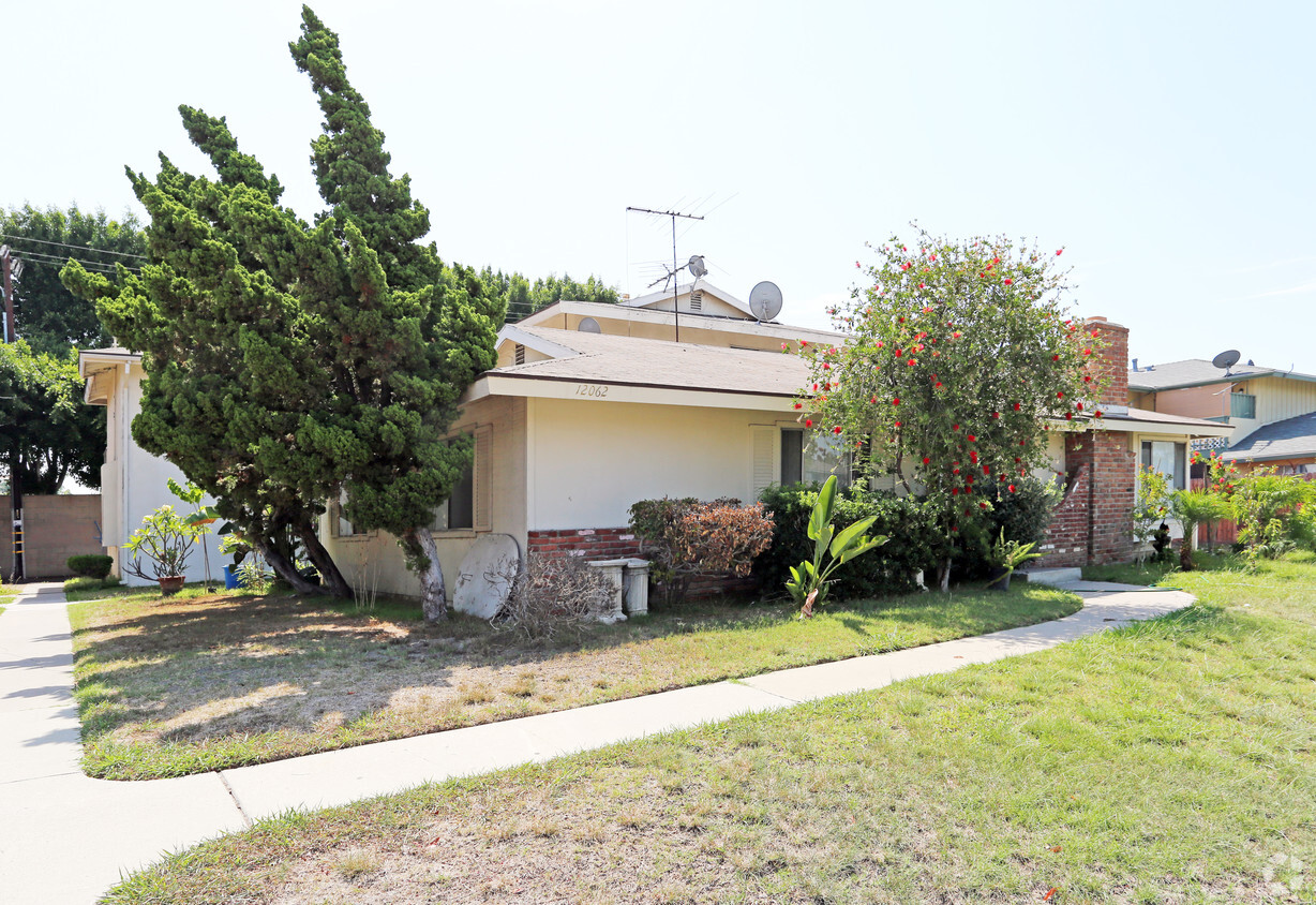Primary Photo - 12062 Laguna St