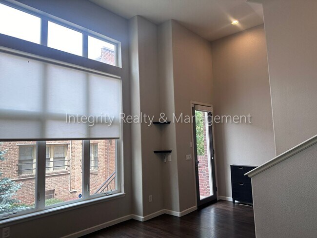 Photo - 4 Bed/4 Bath, 2,553 Sqft -1259 N Washingto... Townhome
