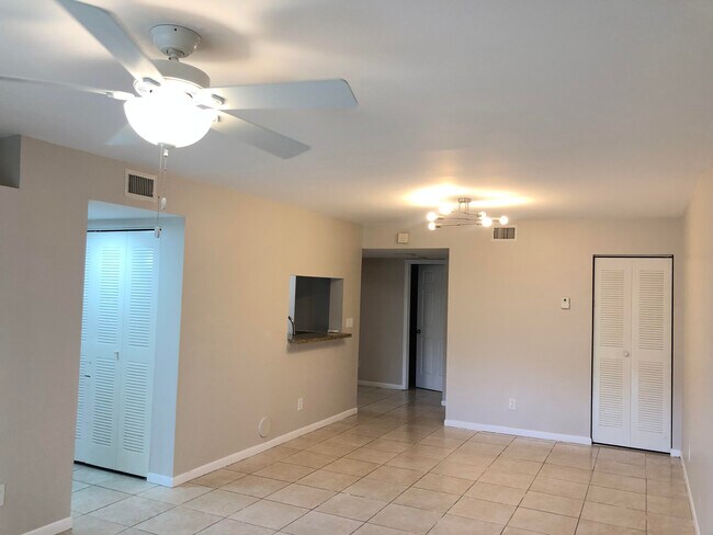 Foto del edificio - 729 NW 92nd Ave