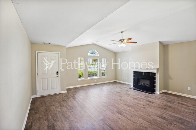 Foto del edificio - 310 Lakeview Trail