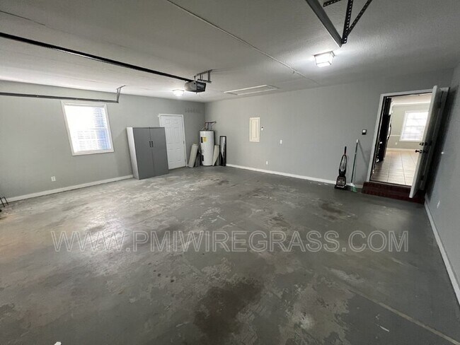 Building Photo - 267 Maree Dr