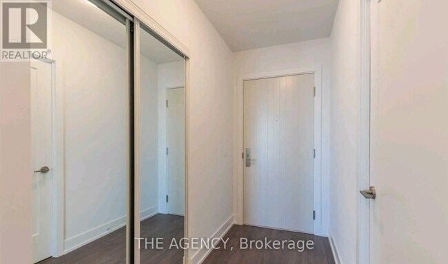 Photo du bâtiment - 2550 Simcoe St N