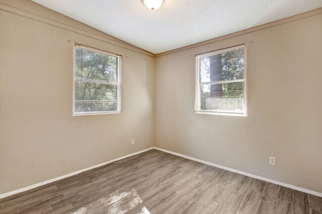 Building Photo - 1246 Briarcliff Rd S