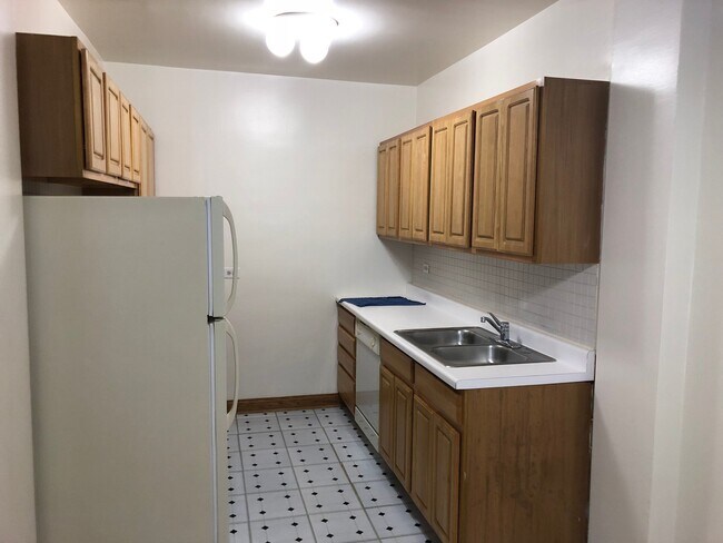 Building Photo - 1263 W Pratt Blvd