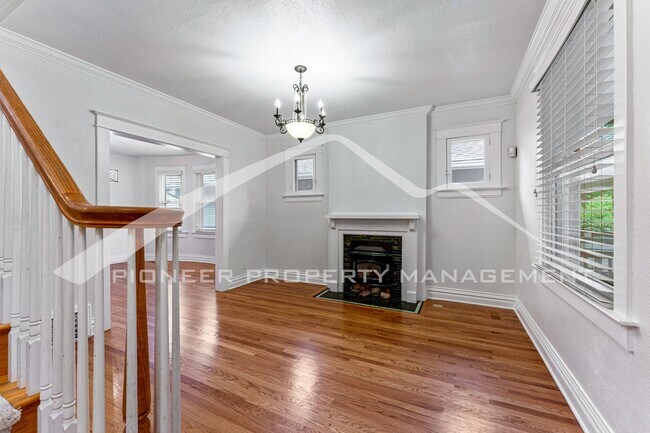Foto del edificio - Spacious Home with Fenced Yard and Washer/...