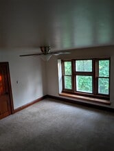 Building Photo - 206 Oak St