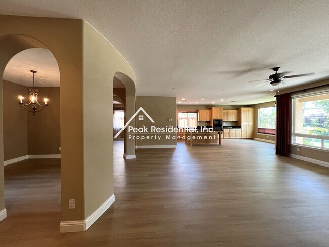 Foto del edificio - Beautiful 3bd/2.5ba Elk Grove Home