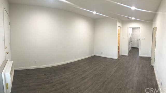 Building Photo - 1349 N Altadena Dr