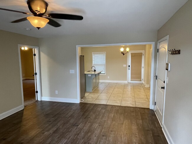 Building Photo - 26 Hickory Heights Dr