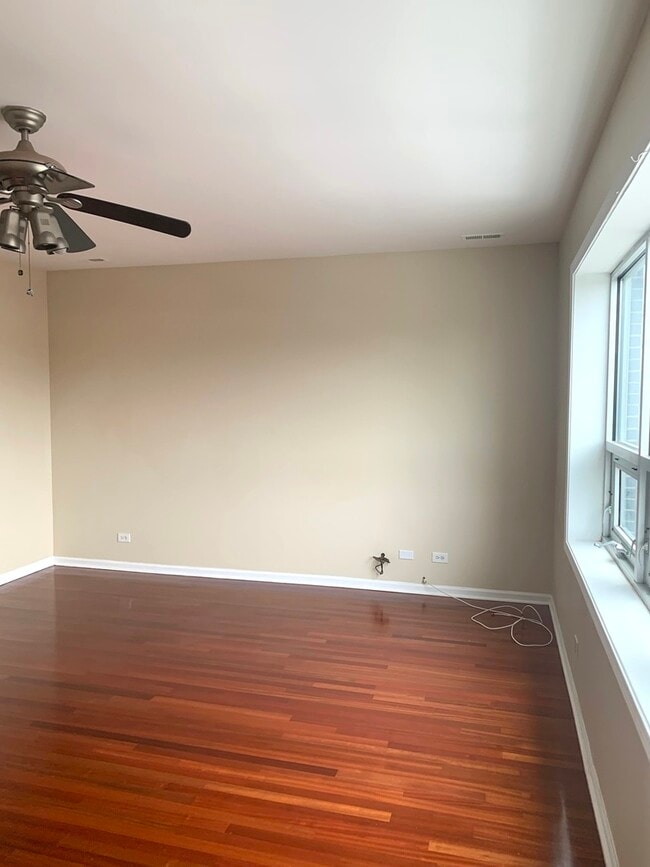 Building Photo - 5081 N Elston Ave