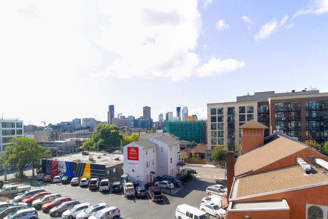 Building Photo - Paramount Apartments - 1 bedroom + den