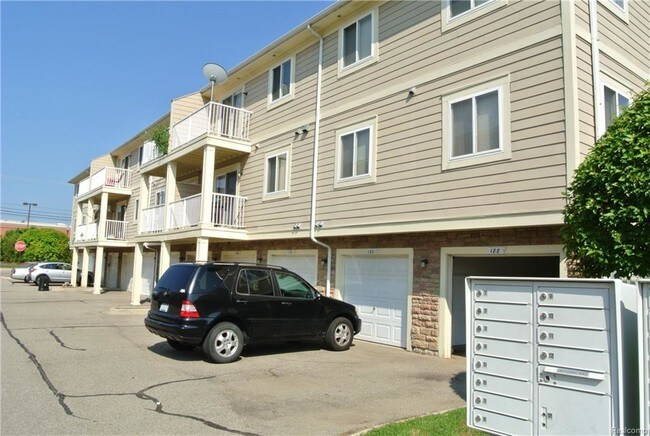 Building Photo - 188 Park Green Dr