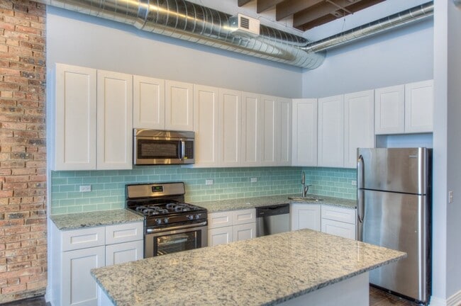 Spacious 4 Bed 3 Bath located in the North Center area - Spacious 4 Bed 3 Bath located in the North Center area Apartment