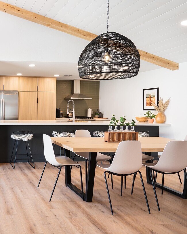 Foto del edificio - 45035 Palm St