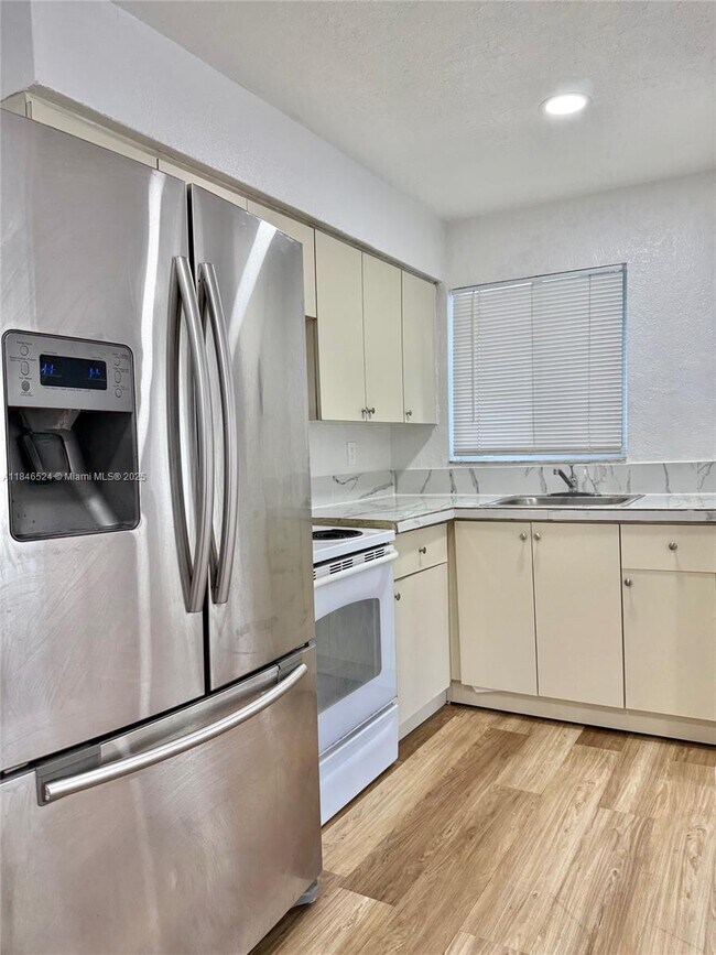 Foto del edificio - 64 NE 78th St