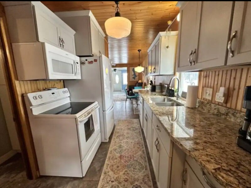 Foto principal - 13724 Sunset Dr