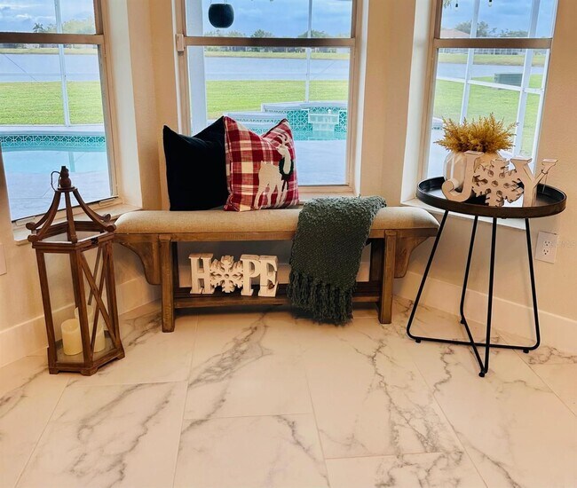 Foto del edificio - 2652 Hawthorne Ln