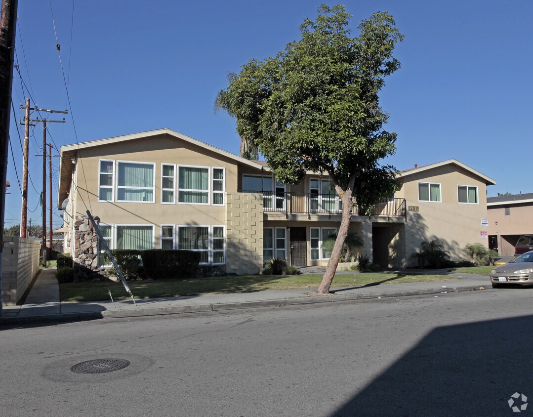 Foto principal - 12911 Galway St