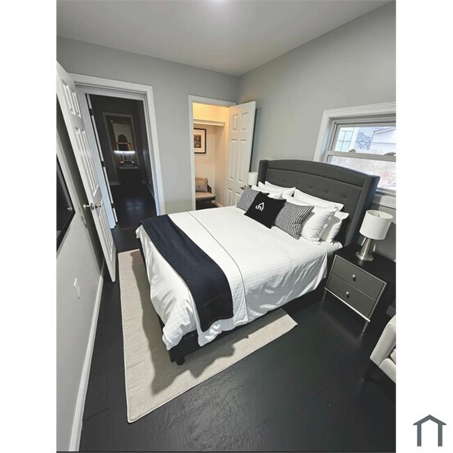 Foto del edificio - 3860 E 72nd St