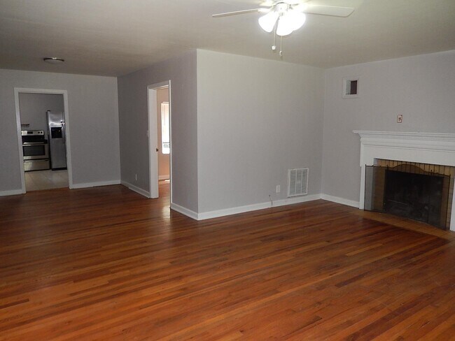 Building Photo - 2309 Amelia Cir