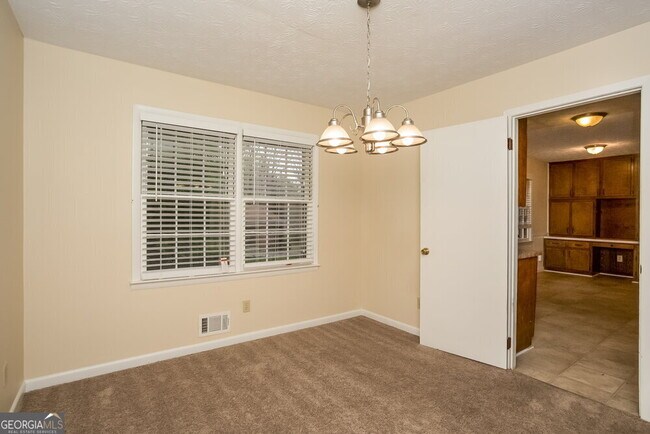 Foto del edificio - 2115 Pine Knoll Cir NE