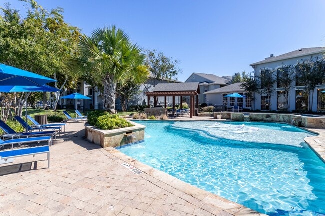 Building Photo - Signature Point Apartment Homes