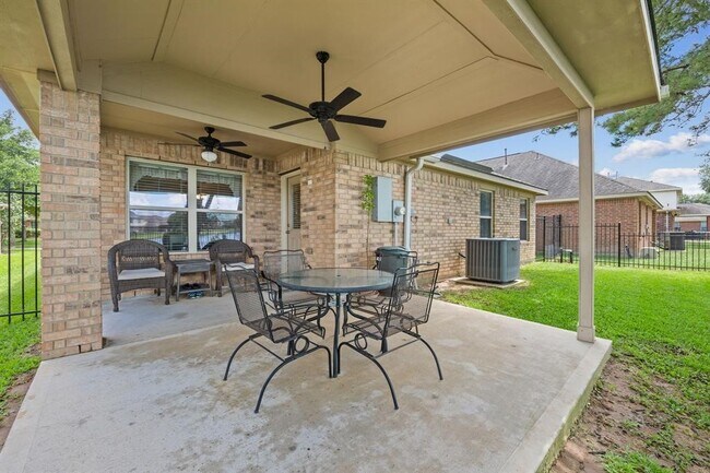 Foto del edificio - 26130 Travis Brook Dr