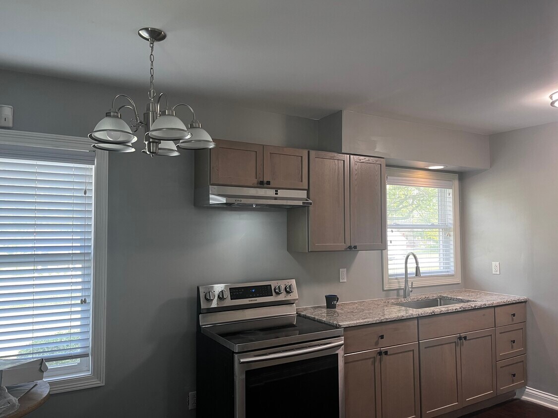 Foto principal - 1459 E Brunswick Ave