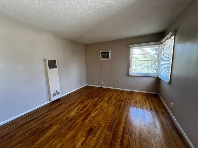 Foto del edificio - 1 Bedroom 1 Bath Duplex for Rent in Glendora