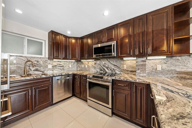 Foto del edificio - 2840 N Ocean Blvd