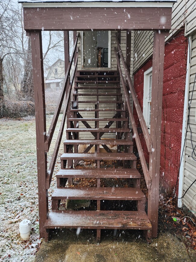 Building Photo - 205 Bellevue Ln