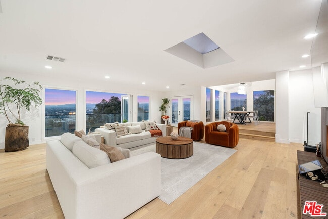 Foto del edificio - 3541 Multiview Dr