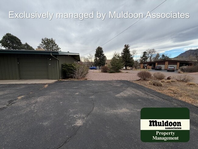 Building Photo - Very Nice Three Bedroom Home with Garage Included! in the Broadmoor Area!