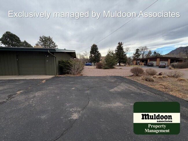 Foto del edificio - Very Nice Three Bedroom Home with Garage Included! in the Broadmoor Area!