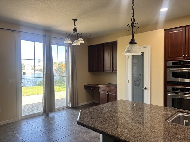Foto del edificio - 1527 Horizon Ln