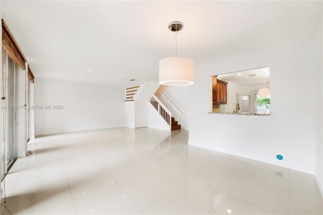 Foto del edificio - 5127 NW 102nd Ct