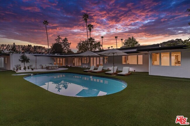 Foto del edificio - 502 Evelyn Pl