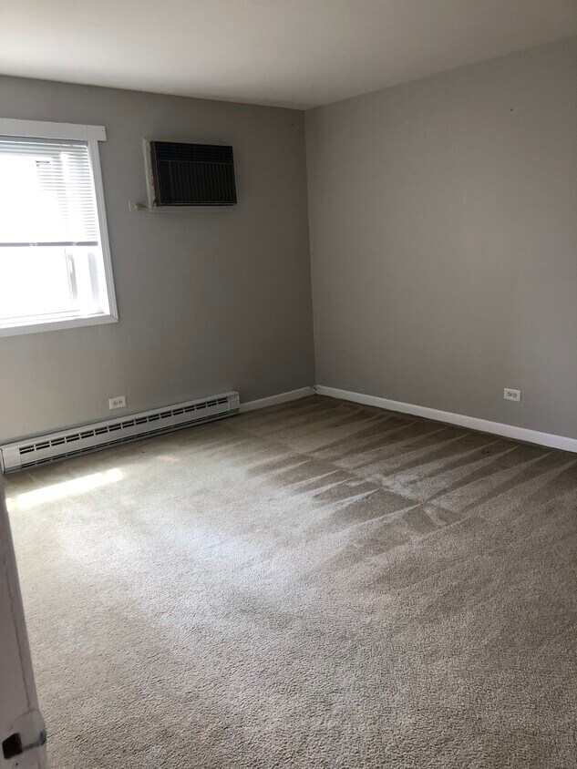 Bedroom - 535 W Lies Rd