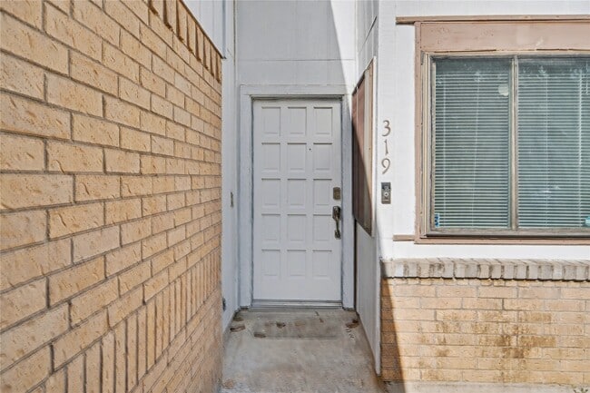 Building Photo - 319 Richvale Ln