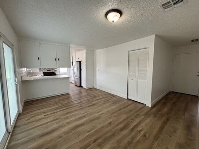 Foto del edificio - 1455 Laramie Ave