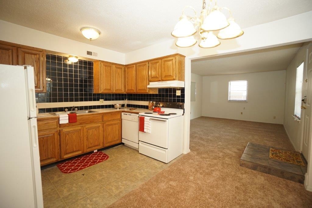 Foto principal - 3029 N Rockwell Ave